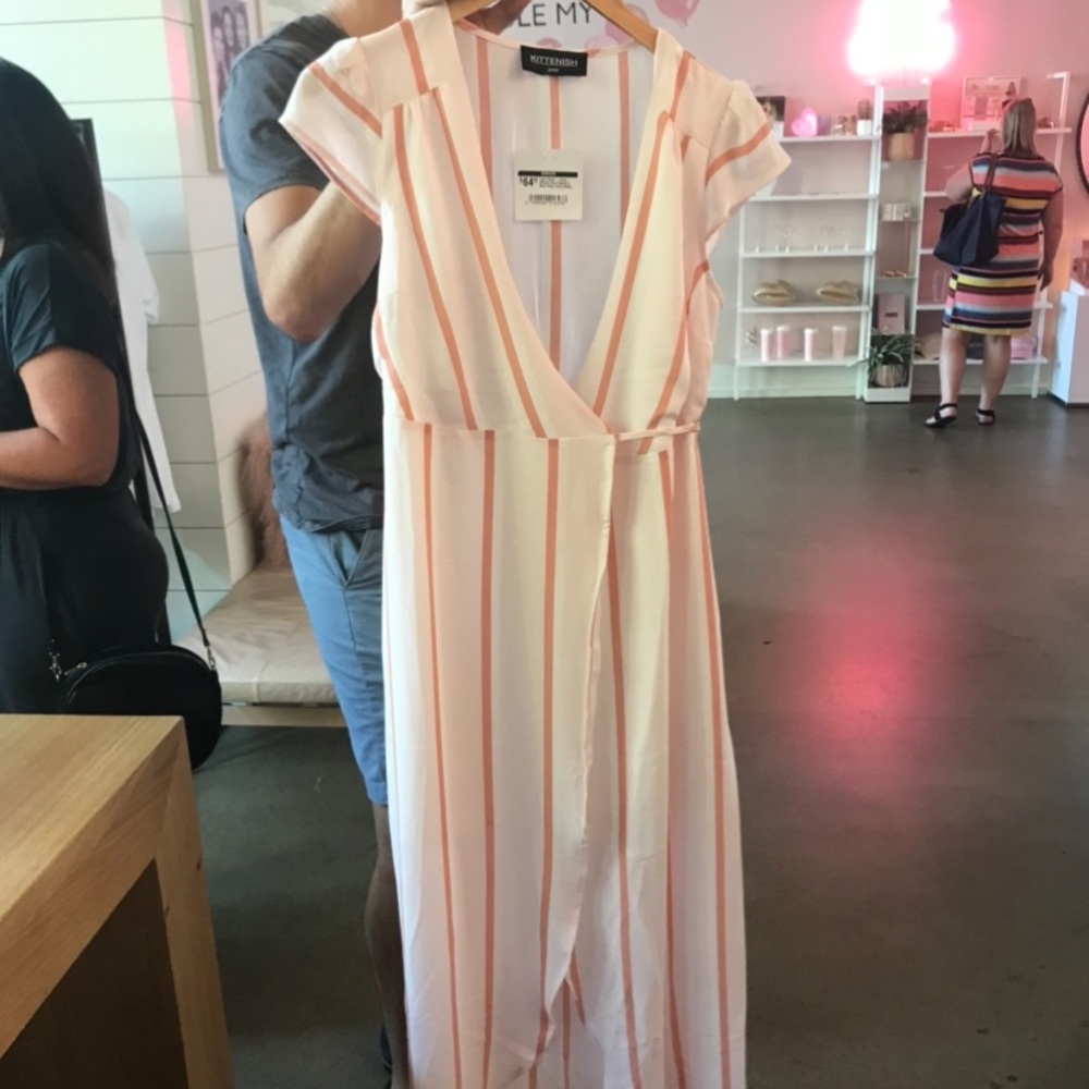 Kittenish blush wrap dress. Size small. NWT